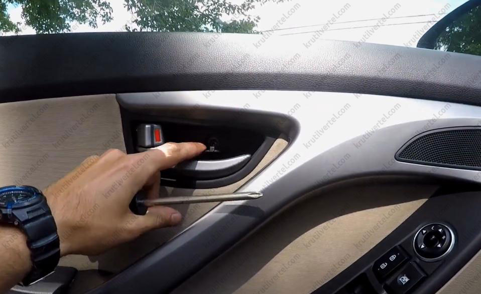 обивка передней двери Hyundai Elantra MD