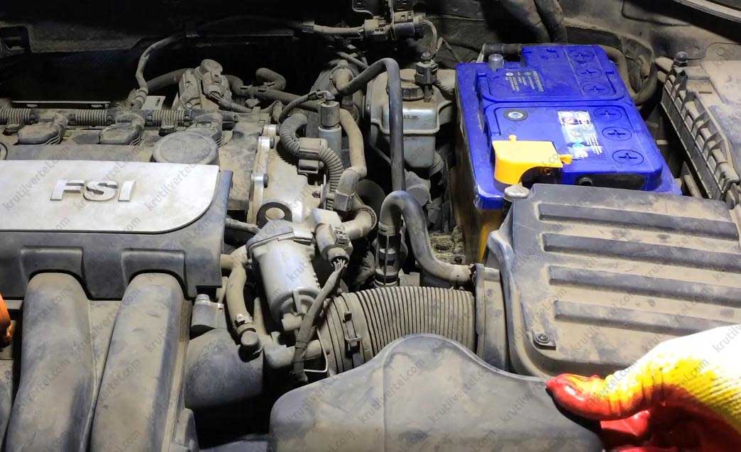снятие, очистка и установка дроссельной заслонки бензинового двигателя FSI 2,0 л VW Passat B6