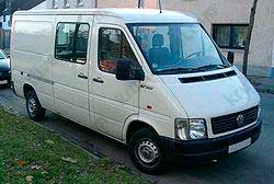 мікроавтобус Mercedes Sprinter з 1995 року, мікроавтобус Volkswagen LT 2 з 1995 року, мікроавтобус Мерседес9 ЛТ 2 з 1995 року