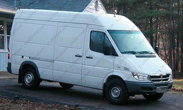 мікроавтобус Mercedes Sprinter з 1995 року, мікроавтобус Volkswagen LT 2 з 1995 року, мікроавтобус Мерседес ЛТ 2 з 1995 року