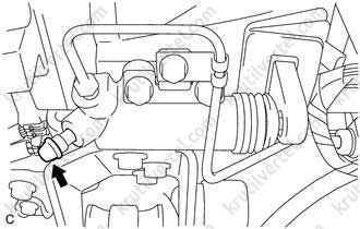 прокачка гидропривода сцепления Toyota Auris с 2013 года, прокачка гидропривода сцепленияТойота Аурис с 2013 года