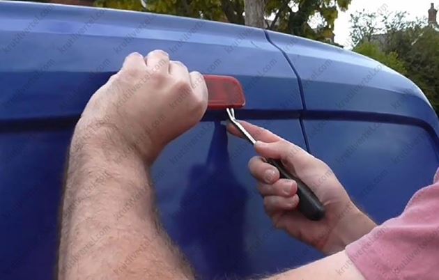 Замена лампы дополнительного верхнего стоп-сигнала Fiat Fiorino