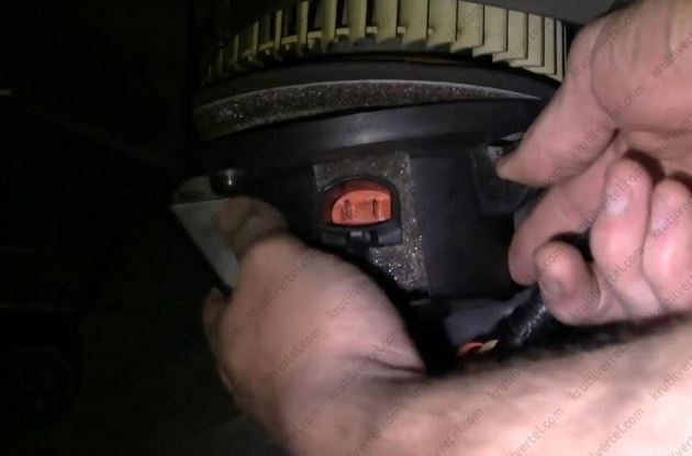 система отопления Ford Escape, электродвигатель вентилятора отопителя Форд Эскейп