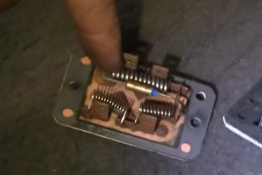 система отопления Ford Escape, резистор электродвигателя вентилятора отопителя Форд Эскейп