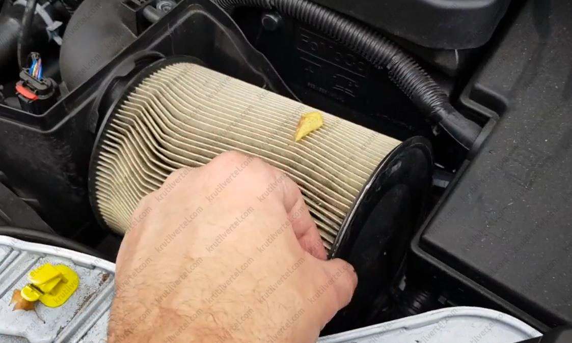Как заменить воздушный фильтр на Ford Focus 2