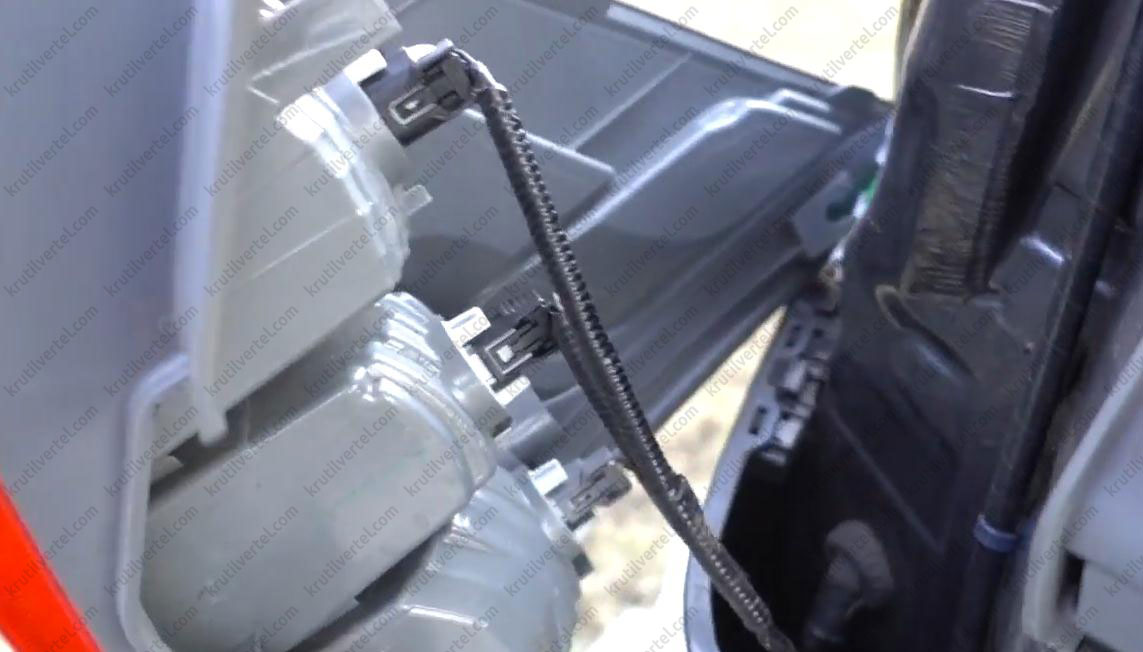 задний комбинированный фонарь Honda CR-V