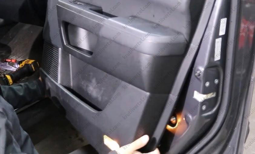 оббивка передніх дверей Honda Pilot