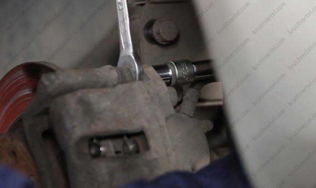 Рено логан замена втулок задних амортизаторов