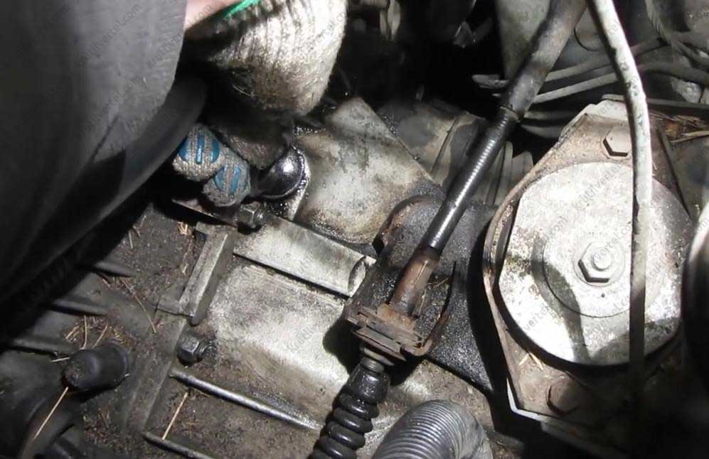 Как заменить масло в двигателе ВАЗ 2110 самостоятельно?